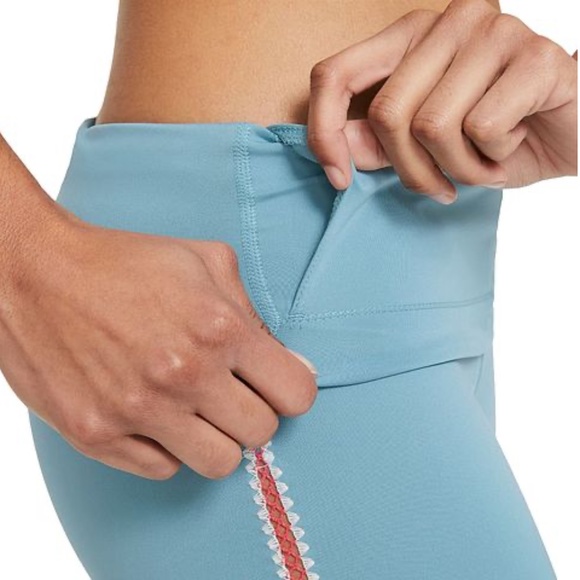 Nike Yoga 7/8 Crochet Edge Leggings Blue XXL NWT - Picture 2 of 4